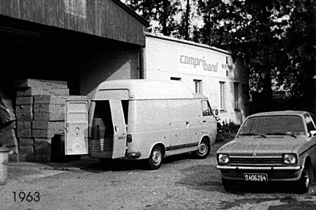 Seit 1963 - Unternehmensbild (Schwarz/Weiß) mit Kleinwagen